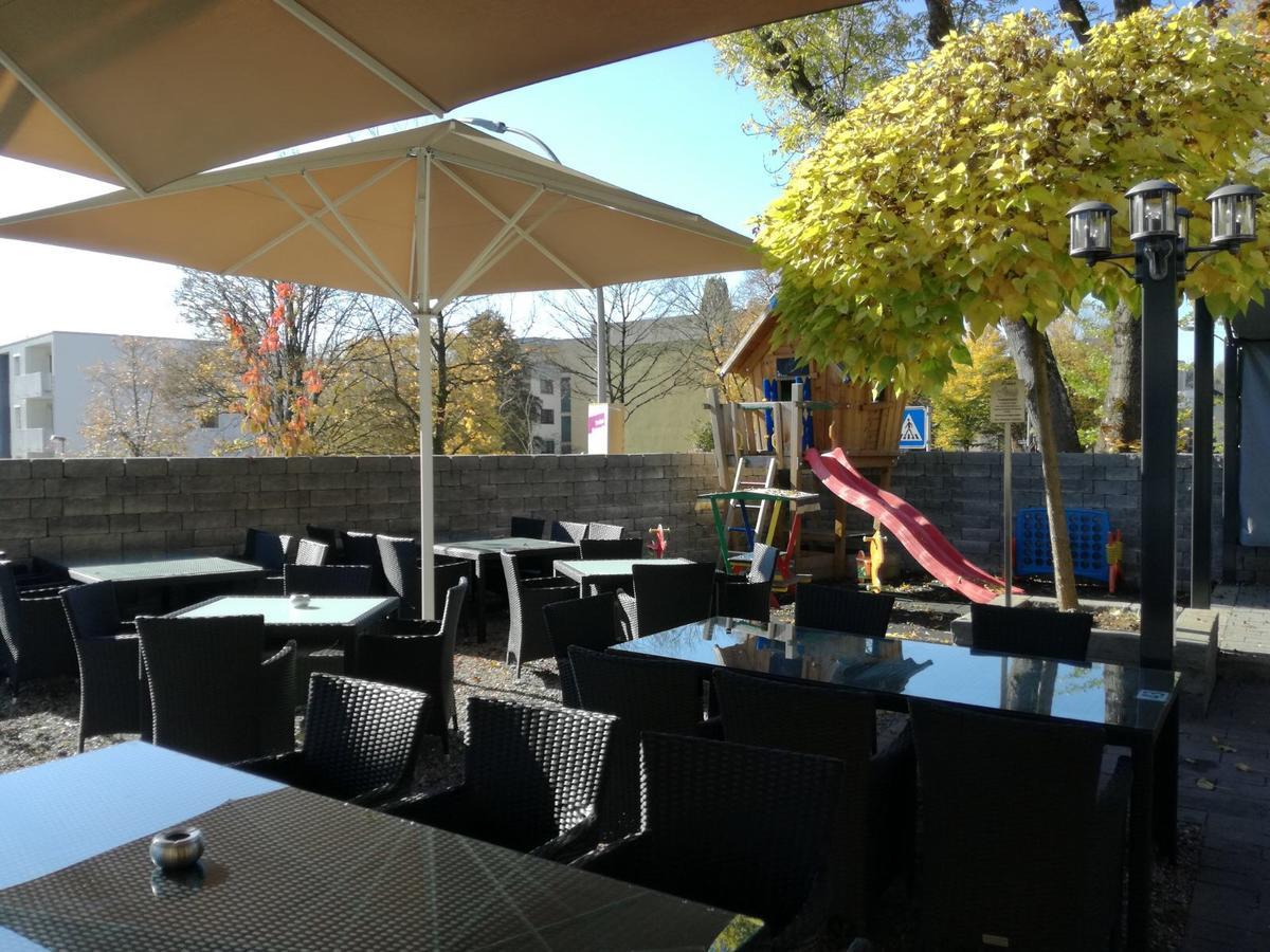 Hotel Gaststaette Peperoni Biberach an der Riß Esterno foto