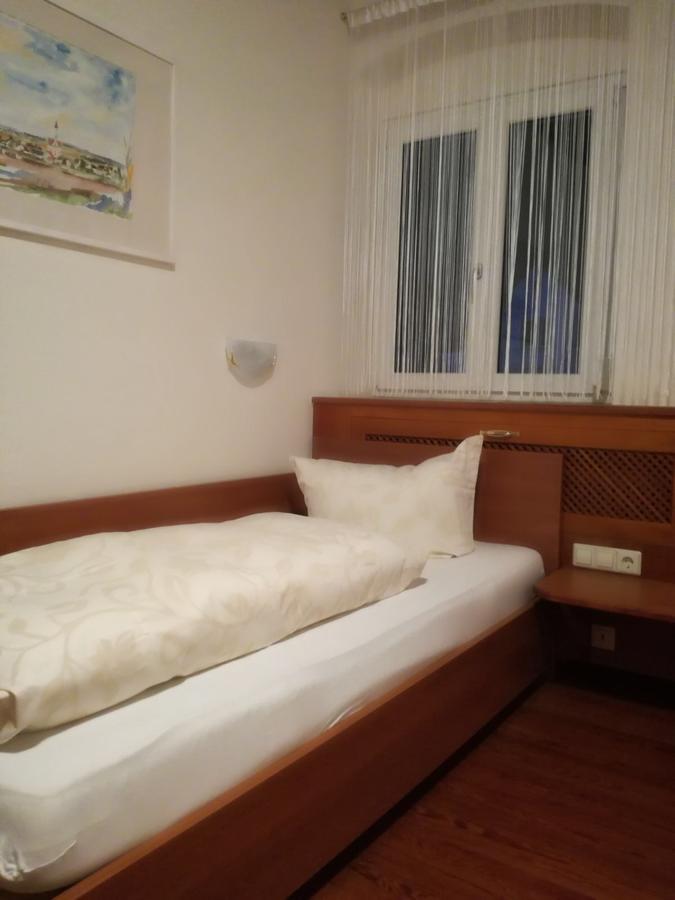 Hotel Gaststaette Peperoni Biberach an der Riß Esterno foto